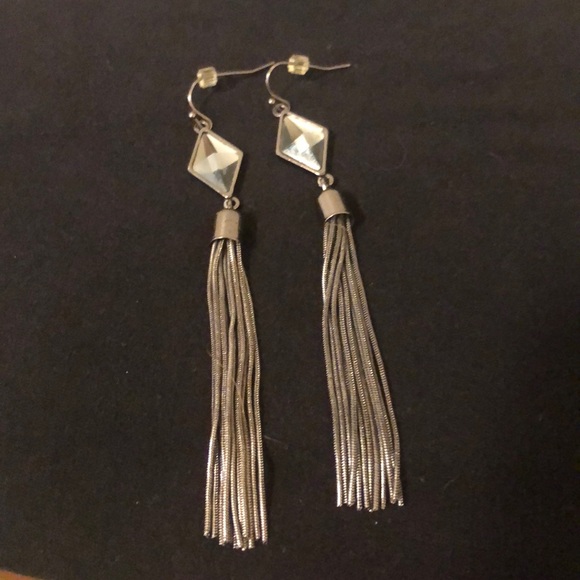 🆕 ✨Lia Sophia Dangling Earrings!✨ - Picture 1 of 4